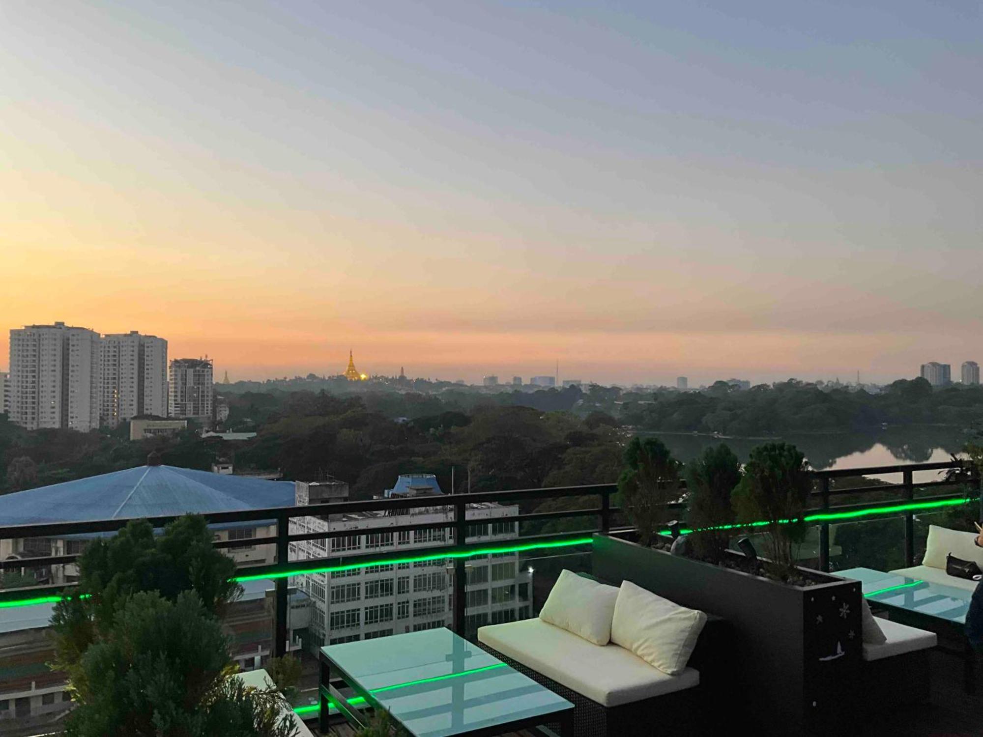 Wyndham Grand Yangon Otel Dış mekan fotoğraf